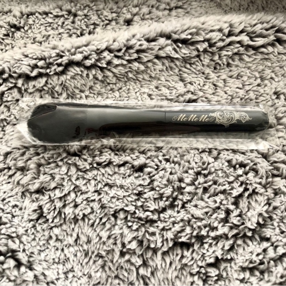 Meme Black Powder Brush with Silver Script - Picture 4 of 4